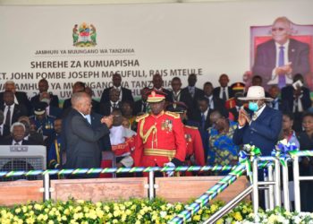President Museveni graces the swearing-in of President Magufuli.