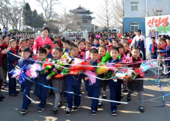 Pupils start studying at primary school thanks to the universal 12-year compulsory education system