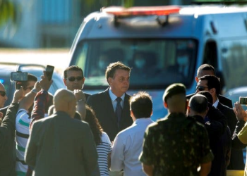 Brazil President Bolsonaro Develops COVID-19 Symptoms After Attending Lunch Without Mask