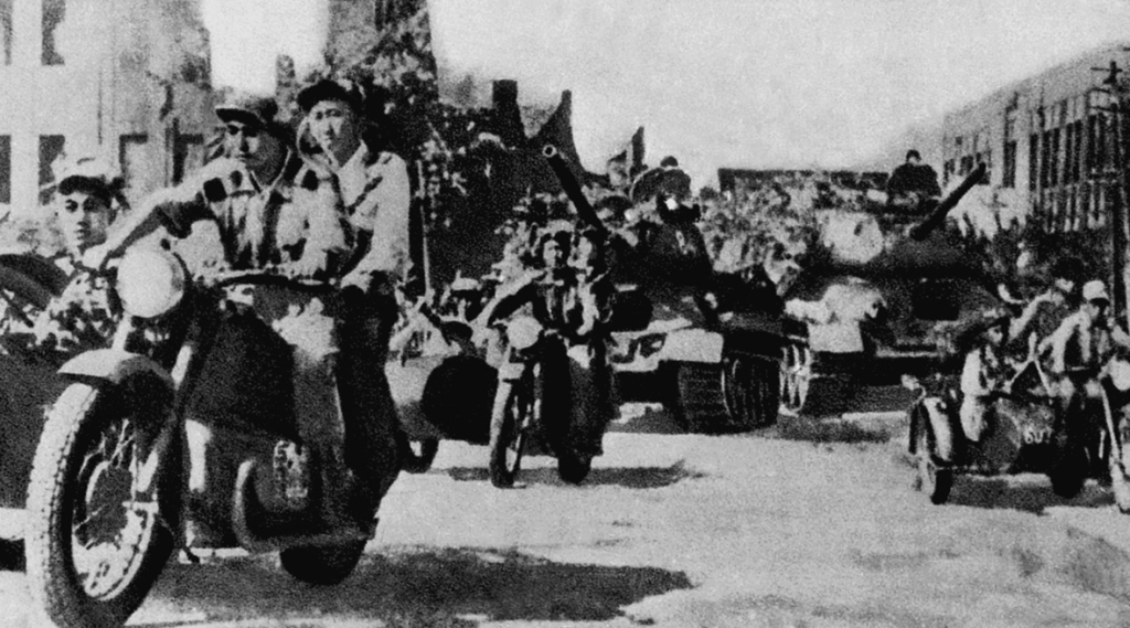 Soldiers of the KPA mechanized unit storming into the city of Taejon