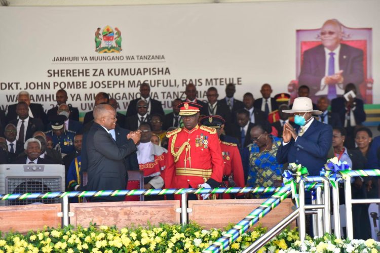 President Museveni graces the swearing-in of President Magufuli.