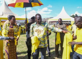 Over 700 in Zombo leave opposition to join NRM