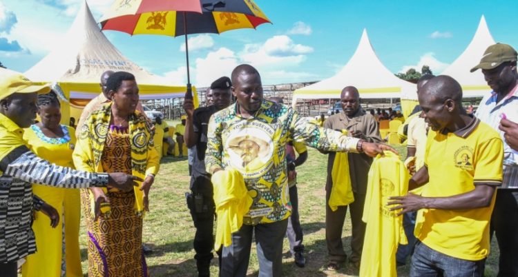 Over 700 in Zombo leave opposition to join NRM