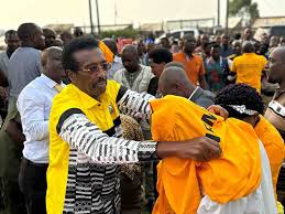 Over 300 Opposition Leaders Cross to NRM